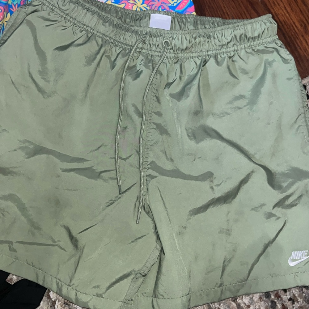 NWOT Nike Men’s Mid Thigh Club Shorts
